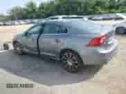 2017 Volvo S60 Inscription Platinum z VIN LYV402TM8HB143000, wystawiony jako Copart lot #80237205 z przebiegiem 72 098 mil mil oraz Szkoda całkowita • Salvage title. Historia ofert i sprzedaży dostępna na DreamBid. Obrazek 2.