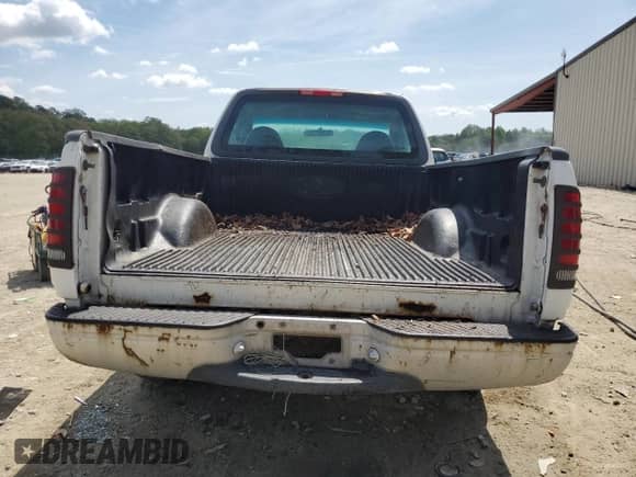 2000 Ford F-150 XL z VIN 1FTRF17W9YNA69175, wystawiony jako Copart lot #55150135 z przebiegiem 225 373 mil mil oraz Szkoda całkowita • Salvage title. Historia ofert i sprzedaży dostępna na DreamBid. Obrazek 6.