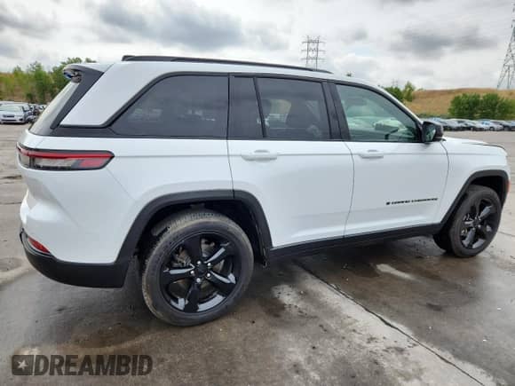 2023 Jeep Grand Cherokee Laredo with VIN 1C4RJHAG2PC557144, listed as a Copart auction lot 70155575 with 15,223 mi miles and Salvage title. Bid and sale history available at DreamBid. Image 3.