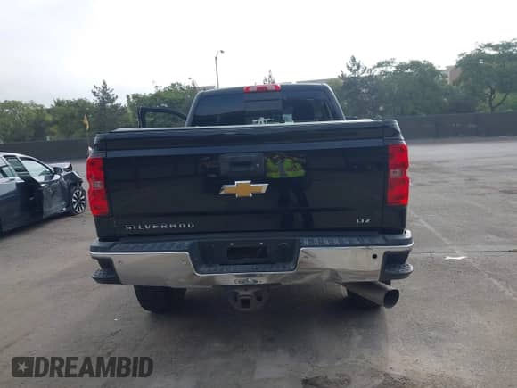 2016 Chevrolet Silverado 2500HD LTZ z VIN 1GC1KWE81GF192150, wystawiony jako IAAI lot #43063029 z przebiegiem 187 523 mil mil oraz . Historia ofert i sprzedaży dostępna na DreamBid. Obrazek 16.