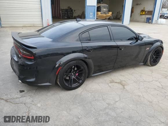 2020 Dodge Charger Scat Pack z VIN 2C3CDXGJ4LH213482, wystawiony jako Copart lot #44143684 z przebiegiem 32 010 mil mil oraz Szkoda całkowita • Salvage title. Historia ofert i sprzedaży dostępna na DreamBid. Obrazek 3.