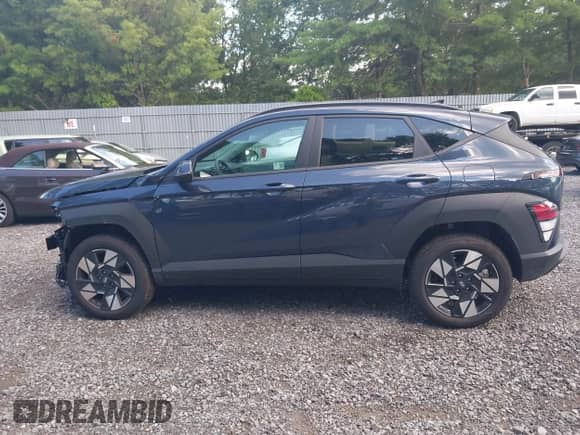 2025 Hyundai Kona SEL с VIN KM8HBCAB0SU271856, выставлен на аукционе IAAI как лот 42797939 с пробегом 3 518 миль миль и . История ставок и продаж доступна на DreamBid. Изображение 14.