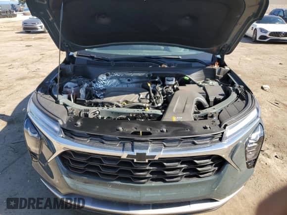 2025 Chevrolet Trax LT with VIN KL77LHEP8SC210080, listed as a Copart auction lot 84422945 with 3,424 mi miles and Salvage title. Bid and sale history available at DreamBid. Image 11.