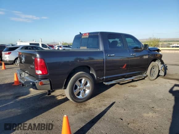 2018 Ram 1500 Big Horn z VIN 1C6RR7LG5JS253990, wystawiony jako Copart lot #66916945 z przebiegiem 98 324 mil mil oraz Szkoda całkowita • Salvage title. Historia ofert i sprzedaży dostępna na DreamBid. Obrazek 3.