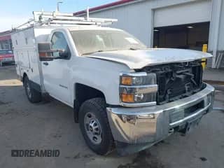 2015 Chevrolet Silverado 2500HD Work Truck z VIN 1GB0KUEGXFZ533229, wystawiony jako IAAI lot #41385679 z przebiegiem 162 852 mil mil oraz . Historia ofert i sprzedaży dostępna na DreamBid. Obrazek 1.