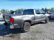 2021 Toyota Tacoma SR5 z VIN 3TMDZ5BN4MM106371, wystawiony jako IAAI lot #43451030 z przebiegiem 47 236 mil mil oraz . Historia ofert i sprzedaży dostępna na DreamBid. Obrazek 4.
