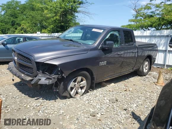2018 Ram 1500 Tradesman z VIN 1C6RR7FG2JS289986, wystawiony jako Copart lot #63184805 z przebiegiem 75 319 mil mil oraz Szkoda całkowita • Salvage title. Historia ofert i sprzedaży dostępna na DreamBid. Obrazek 1.