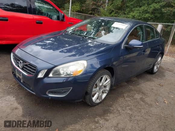 2013 Volvo S60 T6 R-Design Platinum с VIN YV1902FH8D1216575, выставлен на аукционе IAAI как лот 43233003 с пробегом 52 221 миль миль и . История ставок и продаж доступна на DreamBid. Изображение 17.