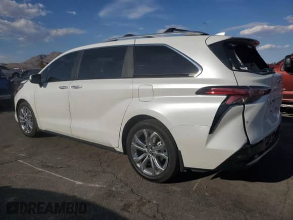 2024 Toyota Sienna Platinum с VIN 5TDERKECXRS215390, выставлен на аукционе Copart как лот 70778605 с пробегом 15 457 миль миль и Списание • Salvage title. История ставок и продаж доступна на DreamBid. Изображение 2.