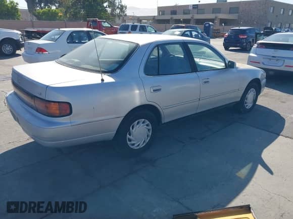 1992 Toyota Camry LE с VIN 4T1SK12E2NU112215, выставлен на аукционе IAAI как лот 42605927 с пробегом 274 818 миль миль и . История ставок и продаж доступна на DreamBid. Изображение 4.