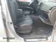 2011 Hyundai Santa Fe Limited z VIN 5XYZKDAG1BG049564, wystawiony jako IAAI lot #42399126 z przebiegiem 212 548 mil mil oraz . Historia ofert i sprzedaży dostępna na DreamBid. Obrazek 5.