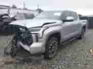 2024 Toyota Tundra Limited z VIN 5TFJA5DB2RX216804, wystawiony jako IAAI lot #42913960 z przebiegiem 13 394 mil mil oraz . Historia ofert i sprzedaży dostępna na DreamBid. Obrazek 17.