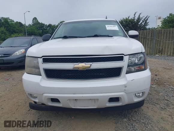 2010 Chevrolet Suburban LT z VIN 1GNUCJE01AR199247, wystawiony jako IAAI lot #42365497 z przebiegiem 289 944 mil mil oraz . Historia ofert i sprzedaży dostępna na DreamBid. Obrazek 6.