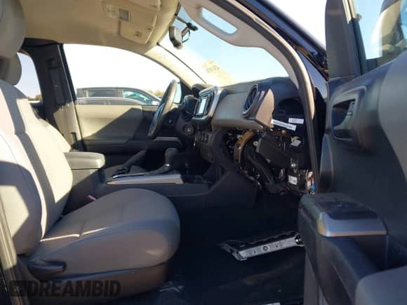 2017 Toyota Tacoma SR5 with VIN 5TFRZ5CN6HX040149, listed as a IAAI auction lot 43439836 with 103,650 mi miles and . Bid and sale history available at DreamBid. Image 5.