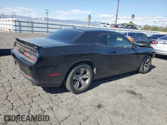 2019 Dodge Challenger SXT z VIN 2C3CDZAG2KH669942, wystawiony jako Copart lot #83860915 z przebiegiem 67 621 mil mil oraz Szkoda całkowita • Salvage title. Historia ofert i sprzedaży dostępna na DreamBid. Obrazek 3.