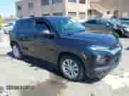2021 Chevrolet TrailBlazer LS z VIN KL79MMS23MB101736, wystawiony jako IAAI lot #43121509 z przebiegiem 53 946 mil mil oraz . Historia ofert i sprzedaży dostępna na DreamBid. Obrazek 1.