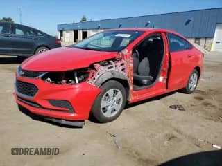 2017 Chevrolet Cruze LS z VIN 1G1BC5SM7H7239960, wystawiony jako Copart lot #85331635 z przebiegiem 65 556 mil mil oraz Czysty tytuł • Clean title. Historia ofert i sprzedaży dostępna na DreamBid. Obrazek 1.