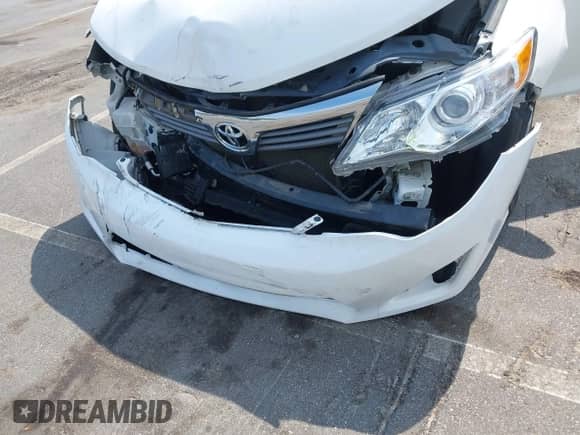 2012 Toyota Camry L z VIN 4T1BF1FKXCU545704, wystawiony jako IAAI lot #42434260 z przebiegiem 143 572 mil mil oraz . Historia ofert i sprzedaży dostępna na DreamBid. Obrazek 6.