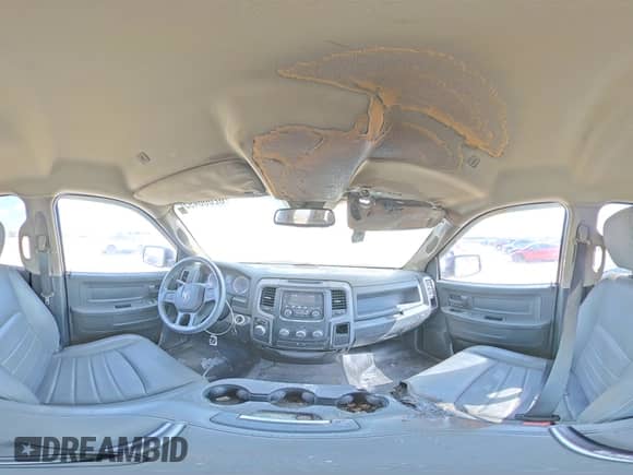 2018 Ram 1500 Tradesman z VIN 1C6RR6FG3JS336310, wystawiony jako Copart lot #82068495 z przebiegiem 107 369 mil mil oraz Szkoda całkowita • Salvage title. Historia ofert i sprzedaży dostępna na DreamBid. Obrazek 14.