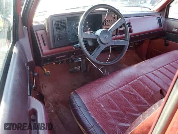 1988 Chevrolet Silverado 2500 с VIN 2GCFC24K6J1292042, выставлен на аукционе Copart как лот 45646645 с пробегом 9 558 миль миль и Списание • Salvage title. История ставок и продаж доступна на DreamBid. Изображение 8.