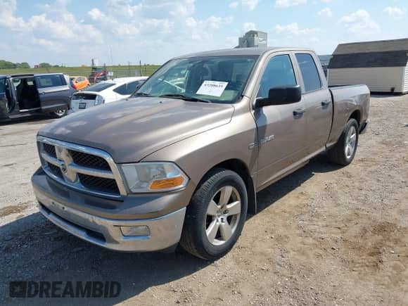 2009 Dodge 1500 SLT с VIN 1D3HB18T49S754044, выставлен на аукционе IAAI как лот 43208635 с пробегом 246 377 миль миль и . История ставок и продаж доступна на DreamBid. Изображение 2.