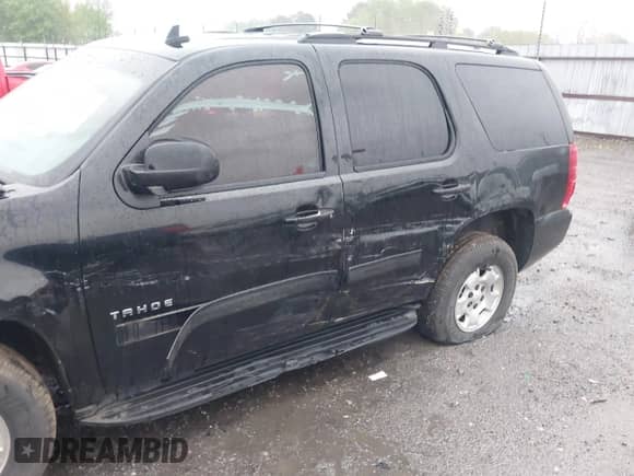 2013 Chevrolet Tahoe LS z VIN 1GNSCAE07DR223062, wystawiony jako IAAI lot #41948276 z przebiegiem 196 616 mil mil oraz . Historia ofert i sprzedaży dostępna na DreamBid. Obrazek 6.