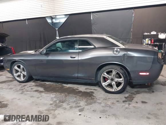 2013 Dodge Challenger SXT с VIN 2C3CDYAG5DH593050, выставлен на аукционе IAAI как лот 43392807 с пробегом 163 707 миль миль и . История ставок и продаж доступна на DreamBid. Изображение 14.