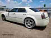 2007 Chrysler 300 C z VIN 2C3KA63H97H828620, wystawiony jako Copart lot #71727965 z przebiegiem 177 510 mil mil oraz Szkoda całkowita • Salvage title. Historia ofert i sprzedaży dostępna na DreamBid. Obrazek 2.