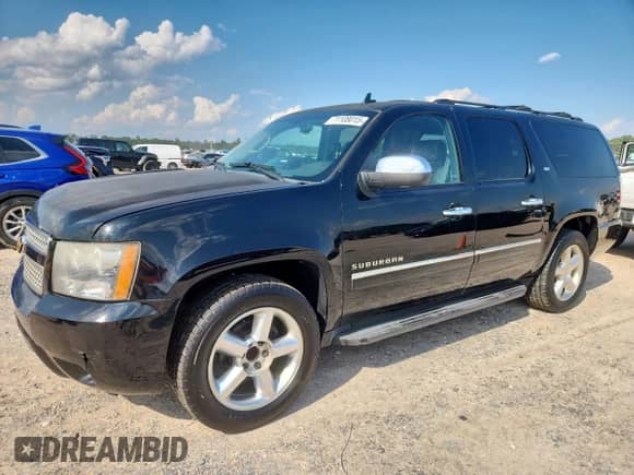 2014 Chevrolet Suburban LTZ with VIN 1GNSCKE02ER141800, listed as a Copart auction lot 71108015 with 253,151 mi miles and Clean title. Bid and sale history available at DreamBid. Image 1.