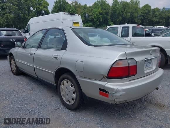 1996 Honda Accord LX with VIN 1HGCD563XTA152271, listed as a IAAI auction lot 42864789 with 268,002 mi miles and . Bid and sale history available at DreamBid. Image 6.