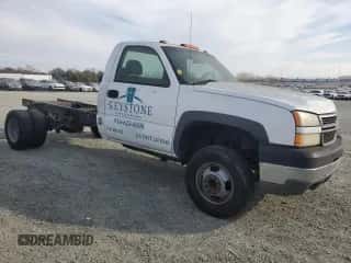 2005 Chevrolet Silverado 3500 с VIN 1GBJC34UX5E305868, выставлен на аукционе Copart как лот 42209425 с пробегом Не указан миль и Чистый • Clean title. История ставок и продаж доступна на DreamBid. Изображение 4.