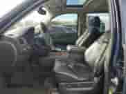 2009 Chevrolet Suburban LTZ z VIN 1GNFK36309R243475, wystawiony jako Copart lot #90379995 z przebiegiem 168 390 mil mil oraz Szkoda całkowita • Salvage title. Historia ofert i sprzedaży dostępna na DreamBid. Obrazek 7.