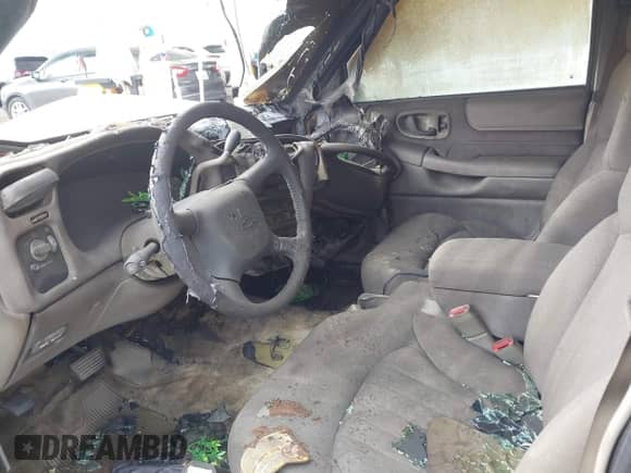 2003 Chevrolet S-10 LS with VIN 1GCCS14H338100516, listed as a IAAI auction lot 42419989 with Not provided miles and . Bid and sale history available at DreamBid. Image 5.