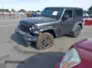 2024 Jeep Wrangler Sport S z VIN 1C4PJXAN9RW117133, wystawiony jako IAAI lot #42497915 z przebiegiem 9 754 mil mil oraz . Historia ofert i sprzedaży dostępna na DreamBid. Obrazek 17.