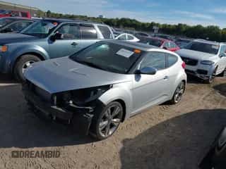 2013 Hyundai Veloster w/Black Int z VIN KMHTC6AD1DU096921, wystawiony jako IAAI lot #43332519 z przebiegiem 30 553 mil mil oraz . Historia ofert i sprzedaży dostępna na DreamBid. Obrazek 2.