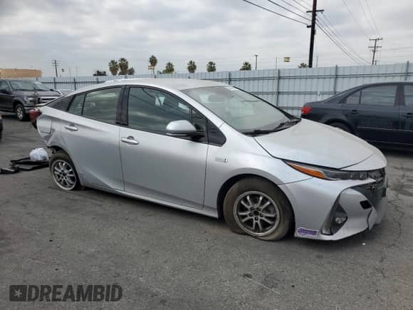 2018 Toyota Prius Plus with VIN JTDKARFP3J3097130, listed as a Copart auction lot 84395815 with 209,713 mi miles and Salvage title. Bid and sale history available at DreamBid. Image 4.