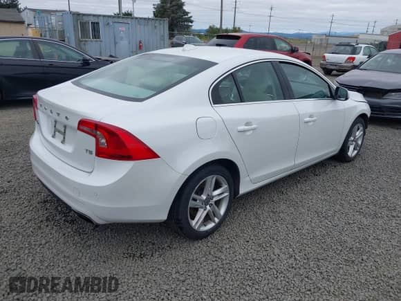 2015 Volvo S60 T5 Drive-E Premier with VIN YV140MFK2F2339819, listed as a IAAI auction lot 42651504 with 127,550 mi miles and . Bid and sale history available at DreamBid. Image 4.