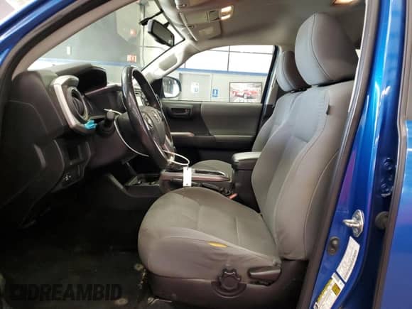 2017 Toyota Tacoma SR5 with VIN 3TMCZ5AN5HM087669, listed as a Copart auction lot 86430915 with 243,096 mi miles and Clean title. Bid and sale history available at DreamBid. Image 7.