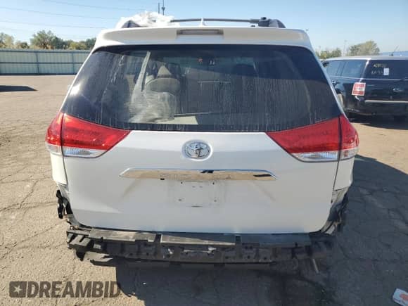 2014 Toyota Sienna XLE with VIN 5TDYK3DC9ES452147, listed as a Copart auction lot 84392215 with 161,656 mi miles and Salvage title. Bid and sale history available at DreamBid. Image 6.