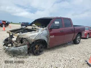 2018 Ram 1500 Tradesman z VIN 1C6RR7KM1JS262533, wystawiony jako Copart lot #55761535 z przebiegiem Nie podano mil oraz Nie do naprawy • Non repairable. Historia ofert i sprzedaży dostępna na DreamBid. Obrazek 1.