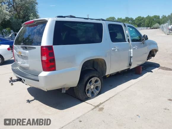 2013 Chevrolet Suburban LT z VIN 1GNSKJE78DR136402, wystawiony jako IAAI lot #42615448 z przebiegiem 129 306 mil mil oraz . Historia ofert i sprzedaży dostępna na DreamBid. Obrazek 4.