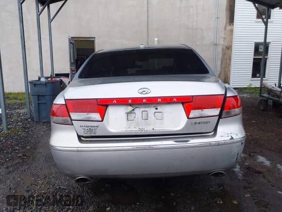 2009 Hyundai Azera Limited with VIN KMHFC46F39A370401, listed as a IAAI auction lot 42370957 with 202,696 mi miles and . Bid and sale history available at DreamBid. Image 16.