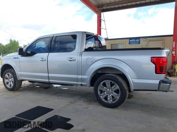 2018 Ford F-150 XL z VIN 1FTEW1CG4JKD13884, wystawiony jako IAAI lot #43204926 z przebiegiem 162 084 mil mil oraz . Historia ofert i sprzedaży dostępna na DreamBid. Obrazek 14.