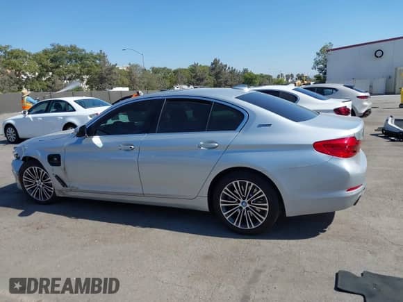 2019 BMW 5 Series 530e xDrive z VIN WBAJB1C52KB376389, wystawiony jako IAAI lot #42918926 z przebiegiem Nie podano mil oraz . Historia ofert i sprzedaży dostępna na DreamBid. Obrazek 14.