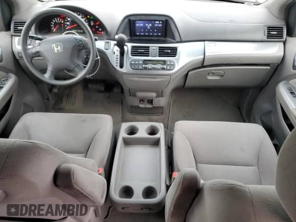 2008 Honda Odyssey EX z VIN 5FNRL38418B009875, wystawiony jako Copart lot #90337325 z przebiegiem 179 325 mil mil oraz Nie do naprawy • Non repairable. Historia ofert i sprzedaży dostępna na DreamBid. Obrazek 8.