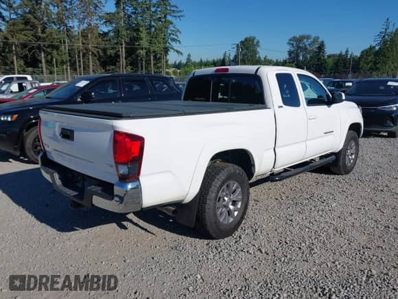 2018 Toyota Tacoma SR5 с VIN 5TFSZ5AN4JX155746, выставлен на аукционе IAAI как лот 42450215 с пробегом 48 285 миль миль и . История ставок и продаж доступна на DreamBid. Изображение 4.