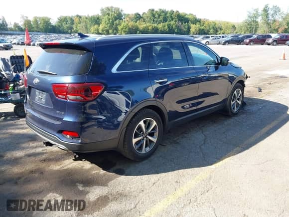 2019 Kia Sorento EX z VIN 5XYPH4A59KG501636, wystawiony jako IAAI lot #43186890 z przebiegiem 92 325 mil mil oraz . Historia ofert i sprzedaży dostępna na DreamBid. Obrazek 4.