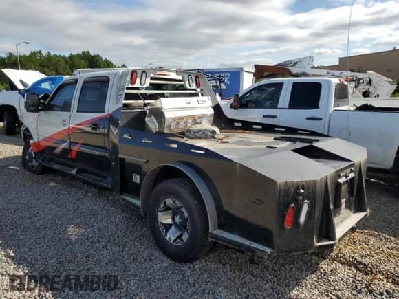 2004 Chevrolet Silverado 3500 с VIN 1GCJC33154F104505, выставлен на аукционе Copart как лот 71030344 с пробегом Не указан миль и Списание • Salvage title. История ставок и продаж доступна на DreamBid. Изображение 3.