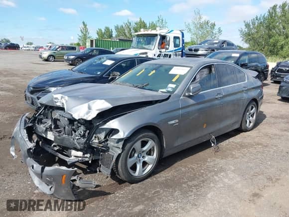 2012 BMW 5 Series 528i xDrive с VIN WBAXH5C51CDW08390, выставлен на аукционе IAAI как лот 43053012 с пробегом Не указан миль и . История ставок и продаж доступна на DreamBid. Изображение 2.