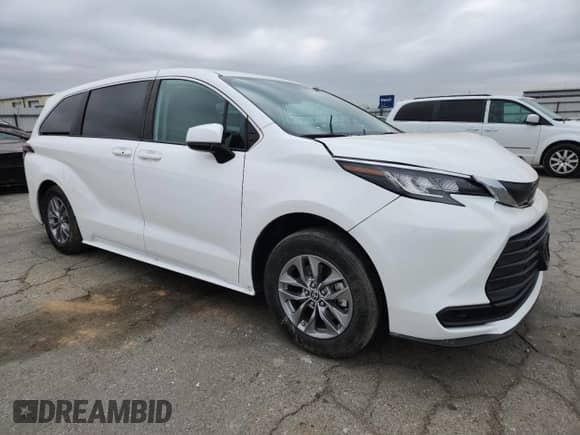 2022 Toyota Sienna LE with VIN 5TDKRKECXNS102875, listed as a Copart auction lot 90006085 with 26,140 mi miles and Salvage title. Bid and sale history available at DreamBid. Image 4.